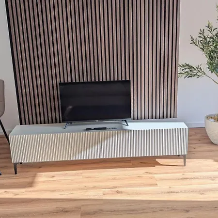 Komplett Renovierte Design-wohnung In Stadtnähe *