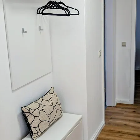 Komplett Renovierte Design-wohnung In Stadtnähe Apartment *