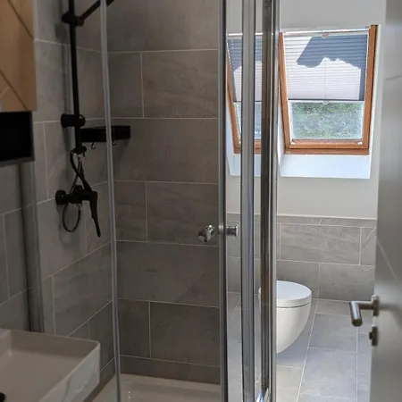Komplett Renovierte Design-wohnung In Stadtnähe *