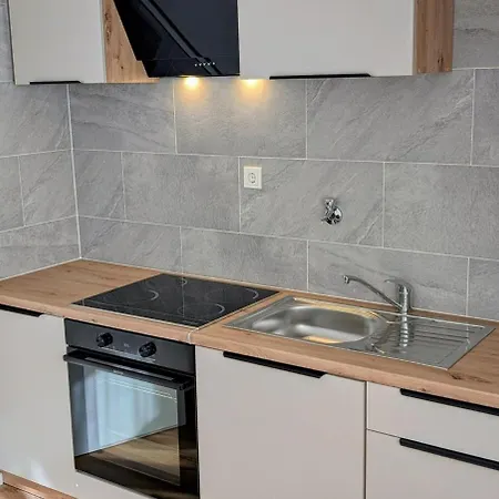 Komplett Renovierte Design-wohnung In Stadtnähe *