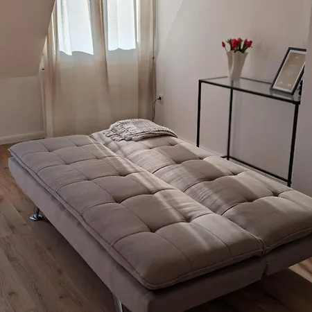 Komplett Renovierte Design-wohnung In Stadtnähe *
