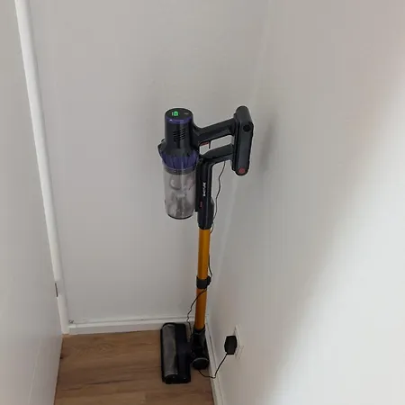Komplett Renovierte Design-wohnung In Stadtnähe Apartment