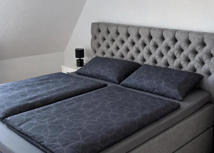 Komplett Renovierte Design-wohnung In Stadtnaehe