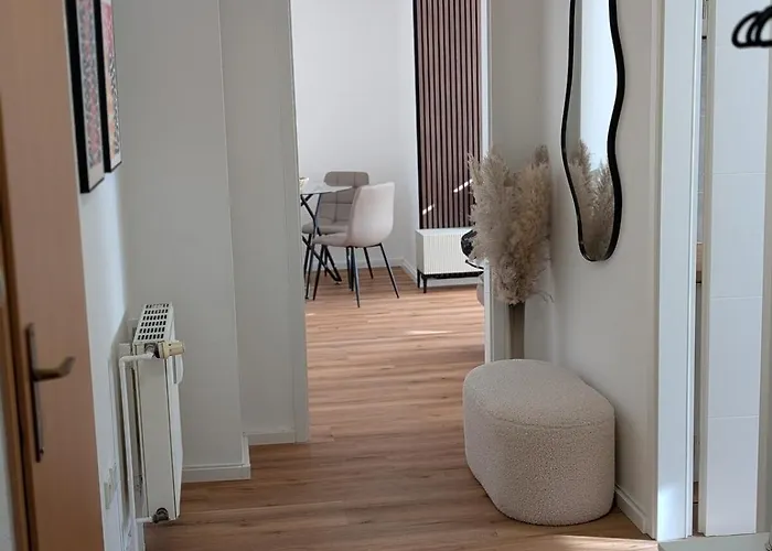 Komplett Renovierte Design-wohnung In Stadtnaehe *