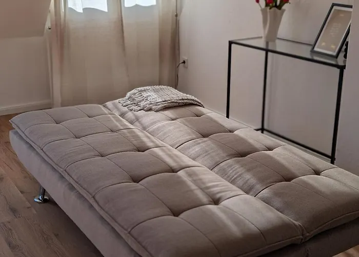 Komplett Renovierte Design-wohnung In Stadtnaehe *